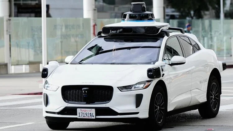 VIDEO: Waymo vehicle blocks first responders on road...