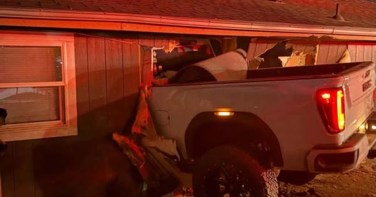 Car crashes into home in Commerce City
